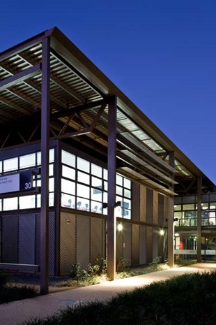 Charles Sturt University School of Dentistry. The pavilion walls are protected by LYSAGHT SPANDEK® profile cladding made from COLORBOND® Metallic steel in the colour Cortex®. 